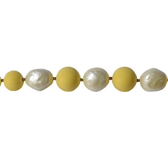 1980s Single Strand Faux Pearl & Yellow Beaded Choker & Button Clip Earrings Set - Picture 3 of 6